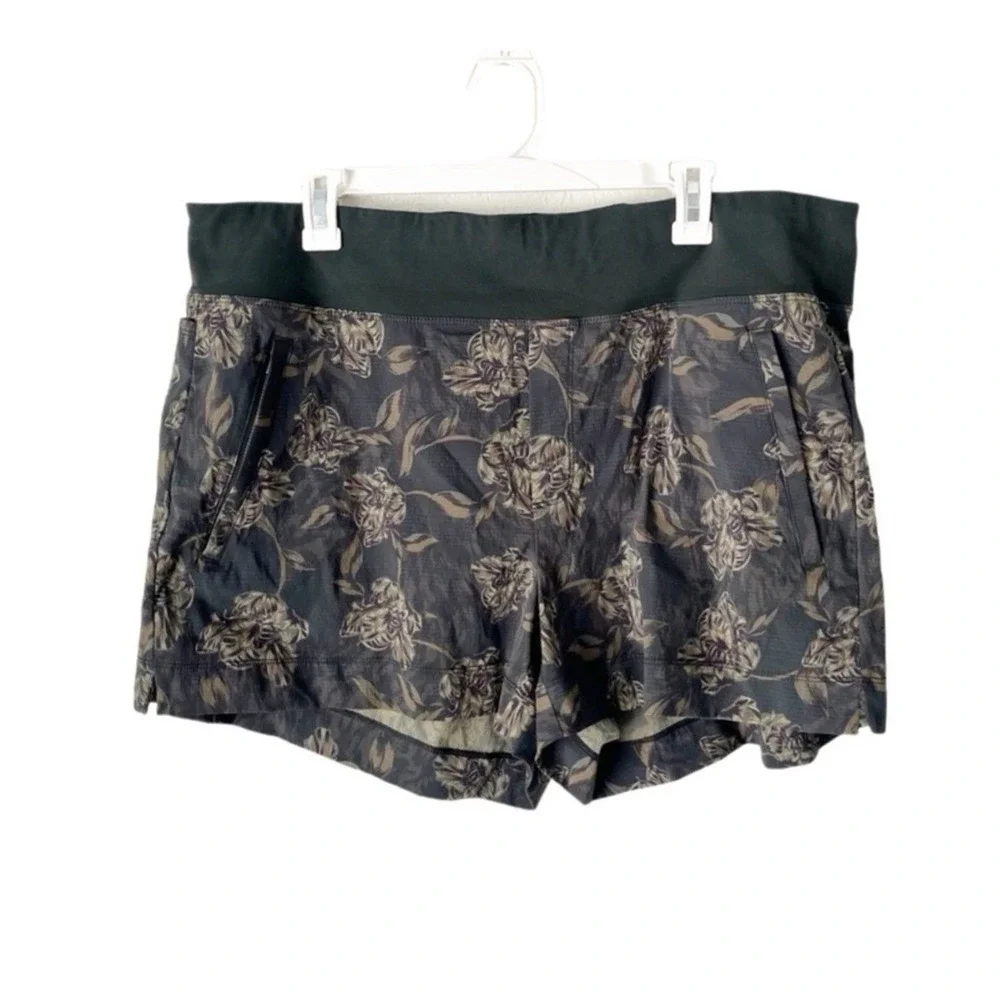 Athleta Shorts Women's 18 Trekkie North Terra Firma Floral‎ Dark Romatic Active